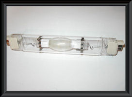 ampoule hqi.jpg - 38508 Bytes